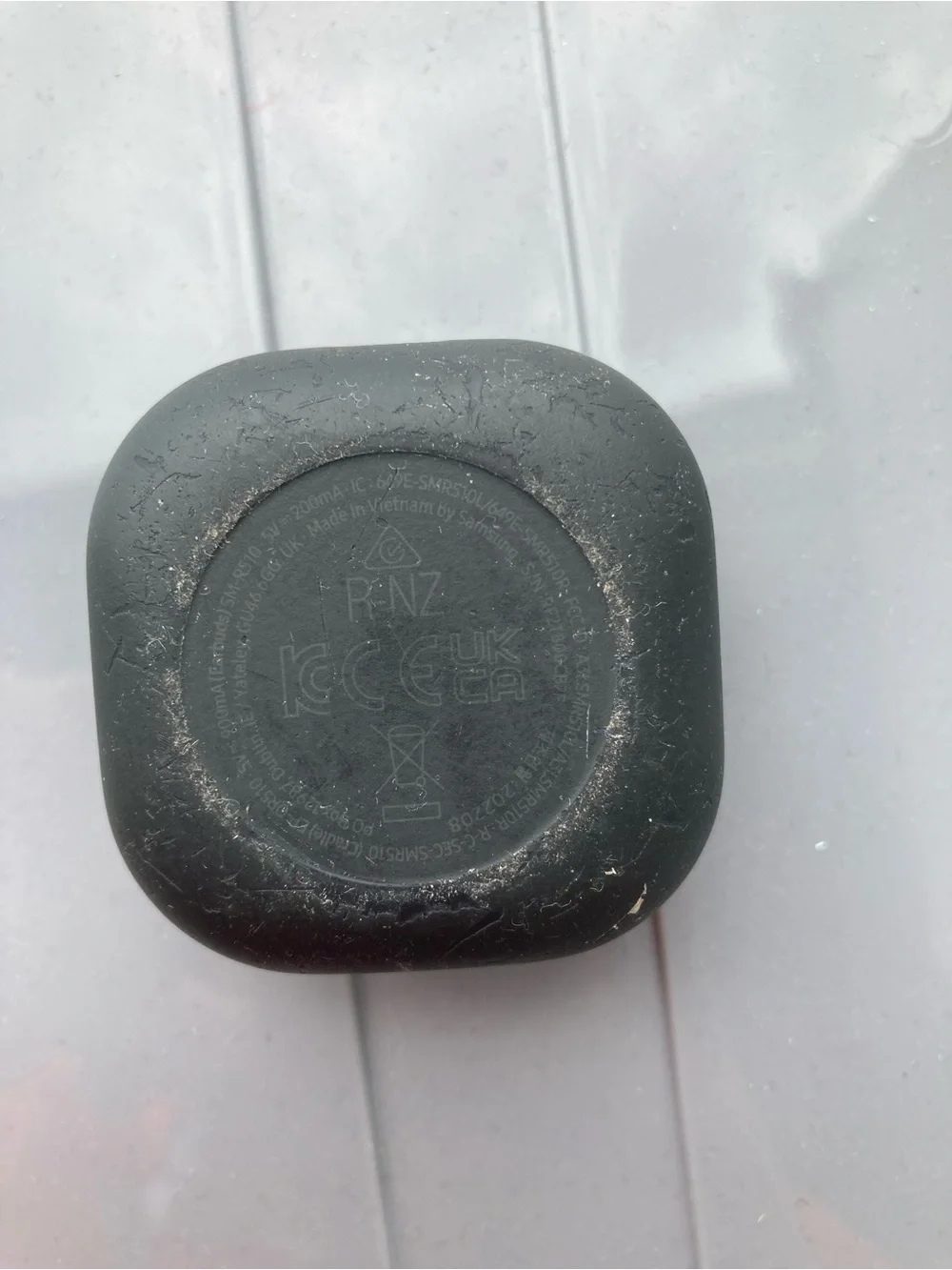 Samsung Black Earbud l